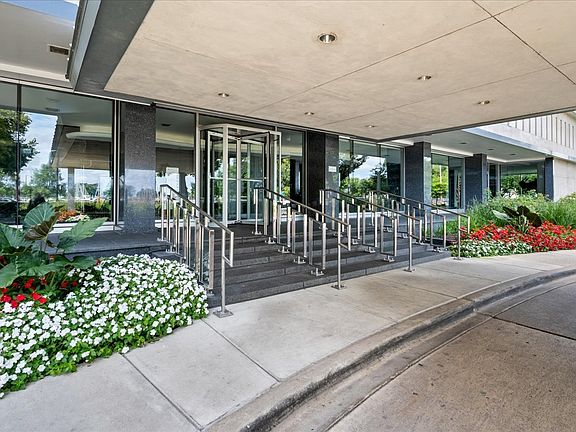 3rd image of 3440 N Lake Shore Dr APT 10B