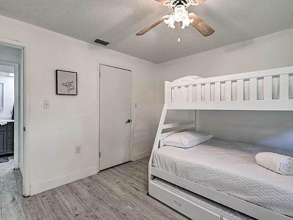 4th image of 734 Parkview Pl