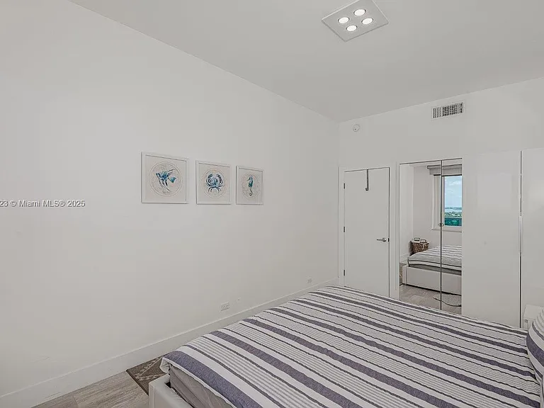 2301 Collins Ave #21 — Photo 21