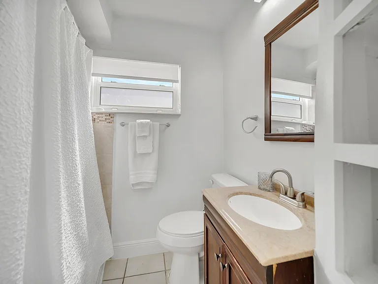 2724 NE 14th St #3 — Photo 6