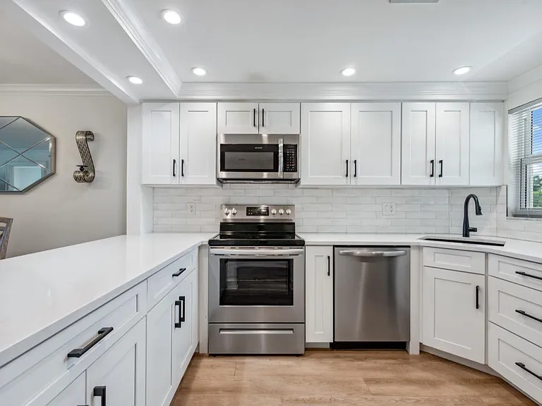 37 High Point Cir E #208 — Photo 6