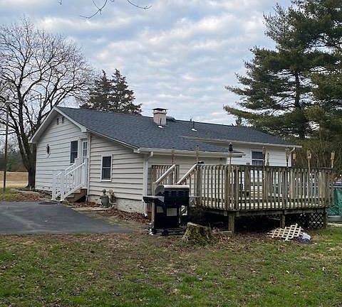 4th image of 3156 Mount Carmel St