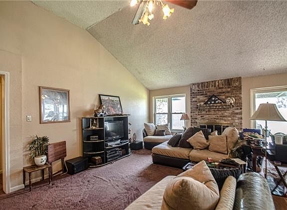 4th image of 2453 Claremont Dr