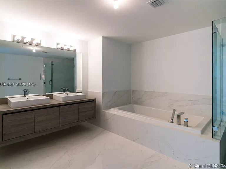 400 Sunny Isles Blvd #1019 — Photo 9
