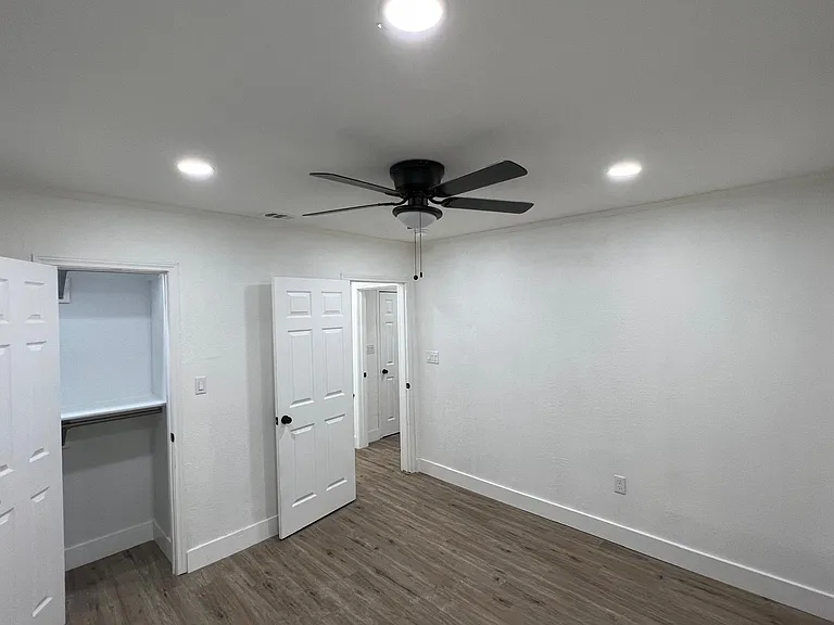 335 Avenue G — Photo 9