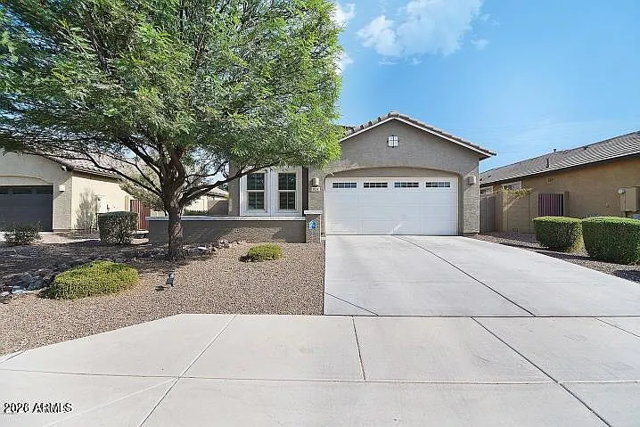 4 bed, 2.0 bath, 1800 sqft, $2,200 — Photo 2