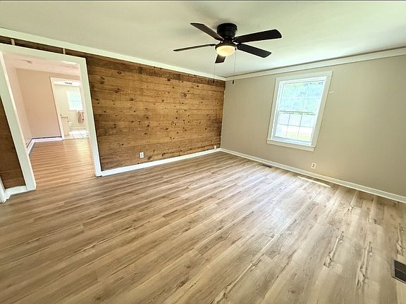 2nd image of 833 Cumberland Dr