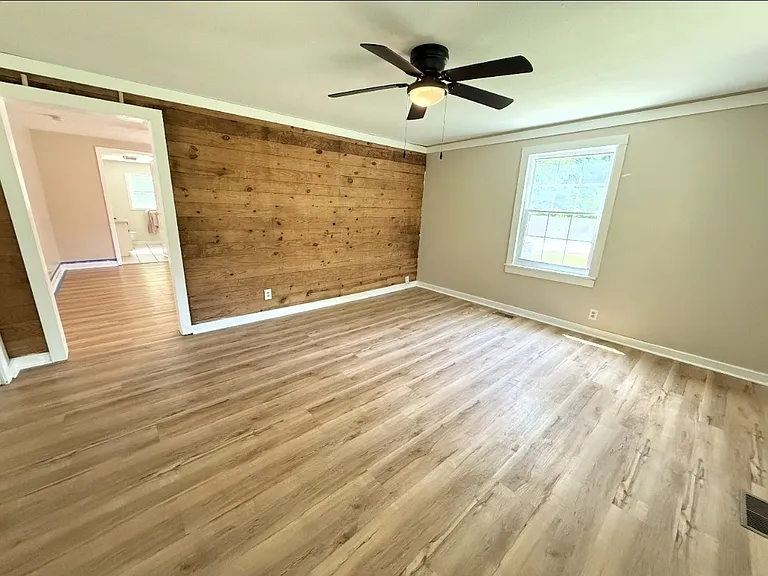 833 Cumberland Dr — Photo 2