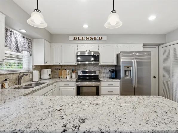 5852 Marina Dr #21, Garland, TX 75043