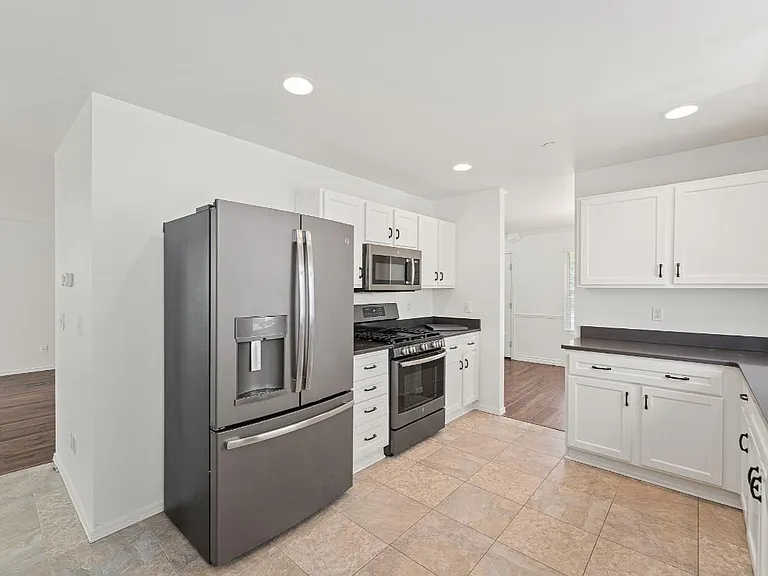 2429 Tolmie Ave — Photo 12