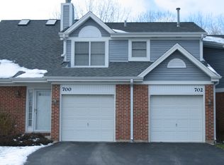 702 Hoover Dr, Carol Stream, IL 60188