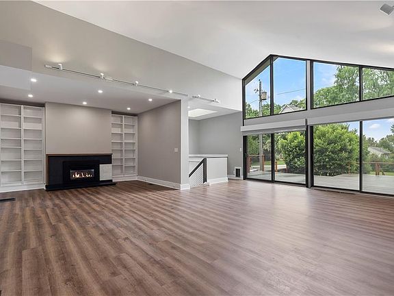 4th image of 414 9th St NE