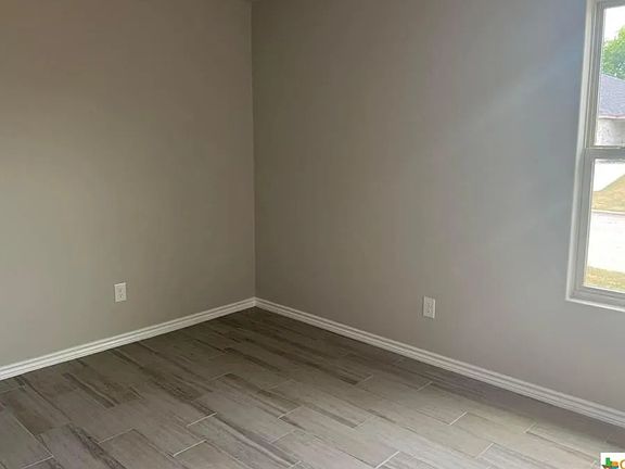 5th image of 333 Arnold Dr #B