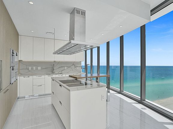 4th image of 15701 Collins Ave #1905
