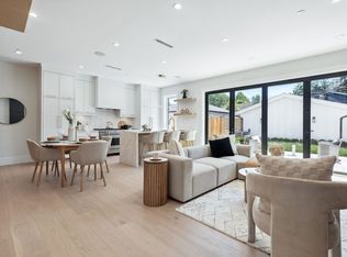 2244 E 11th Ave #2, Vancouver, BC V5N1Z6