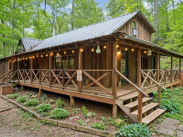 85 Clear Lake Ct, Ellijay, GA 30540