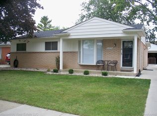 22429 Southpoint St, Woodhaven, MI 48183