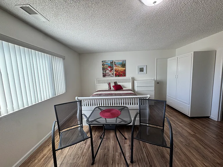 1637 Alrita St — Photo 2