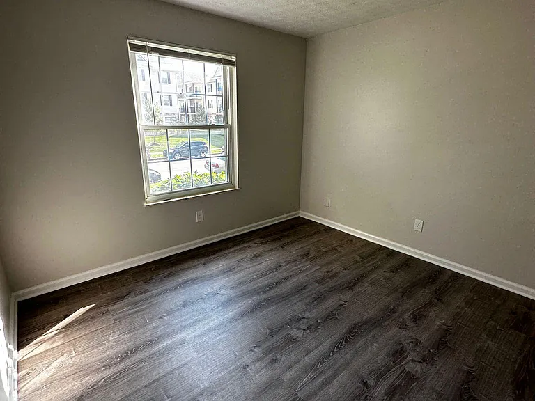 Queen Bedroom