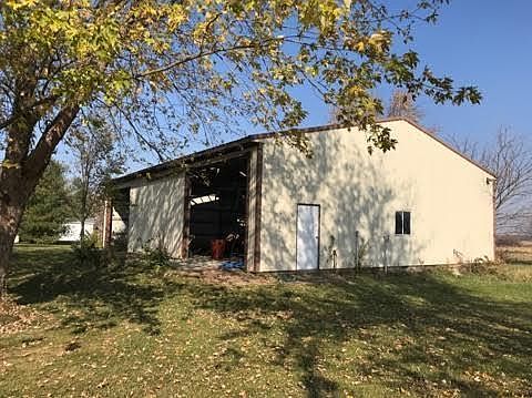 2nd image of 1597 Old Chillicothe Rd SE