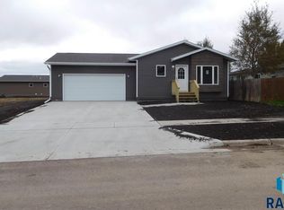 5001 W Manna Grass Ave, Sioux Falls, SD 57107