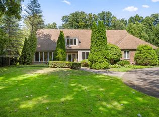 43 Indian Hill Rd, Winnetka, IL 60093