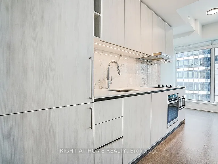 8 Wellesley St W #2606 — Photo 31