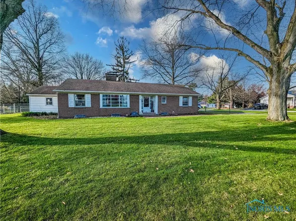 1251 Van Buren St, Fostoria, OH 44830
