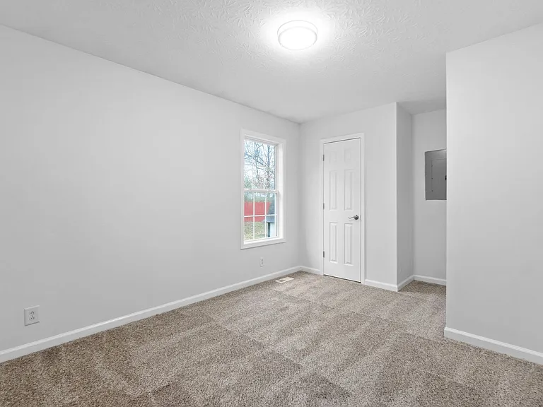 941 Crabapple Ln — Photo 16