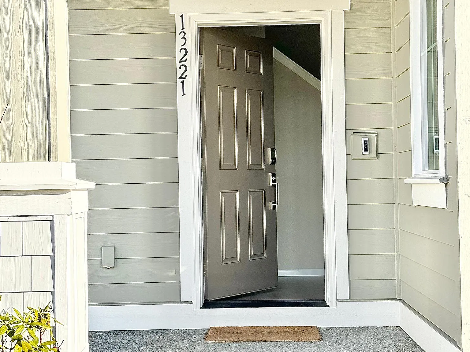3 bed, 2.5 bath, 2133 sqft, $3,300 — Photo 2