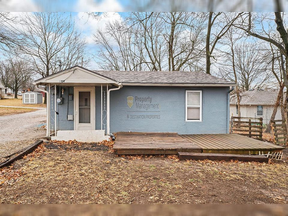 1st image of 809 Hackberry St