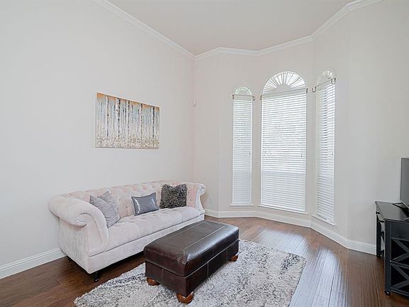 5th image of 130 Carolyn Ln