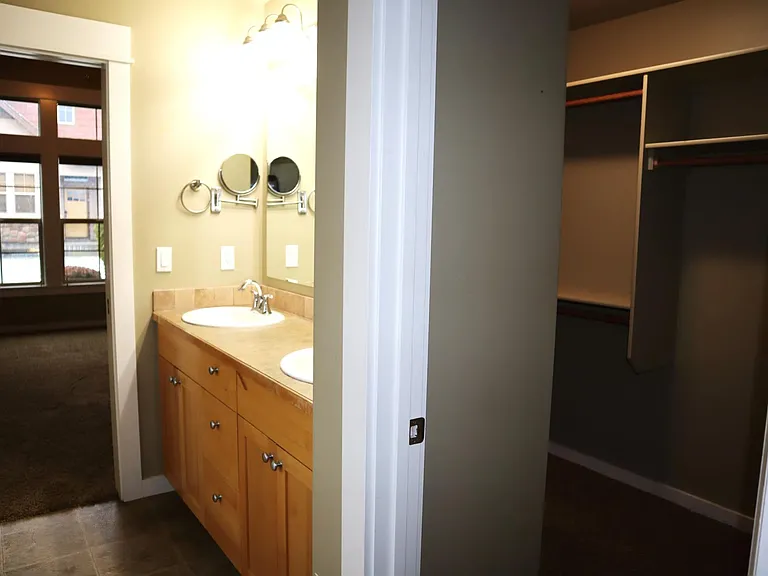 2895 E Deerhill Dr — Photo 19