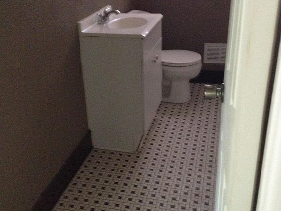5th image of 806 Townes St