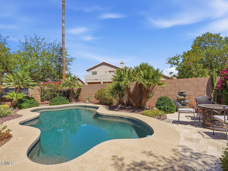 1st image of 207 E DEVON Drive