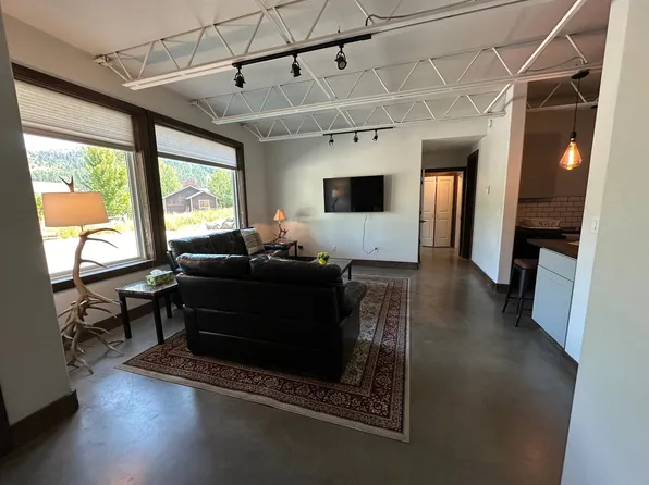 374 Wooden Spur Dr #5, Alpine, WY 83128