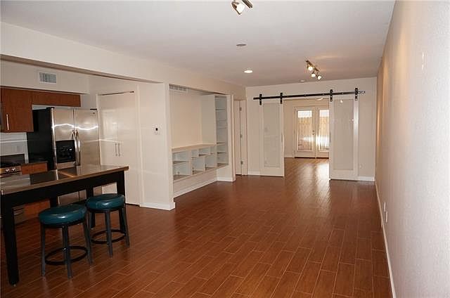 1st image of 1115 W 10th St APT 107