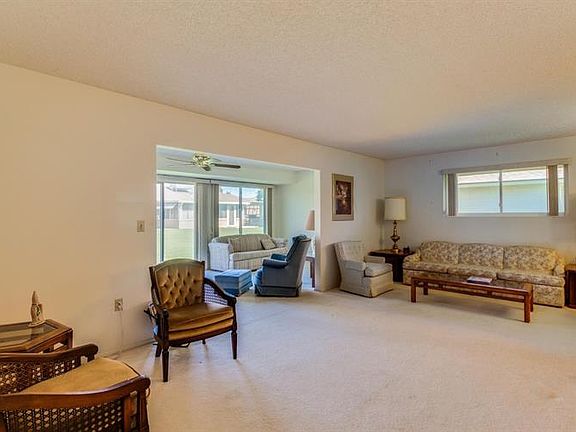 3rd image of 10417 W Roundelay Cir