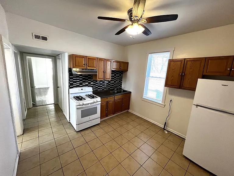 9613 S Ave N #2 — Photo 14