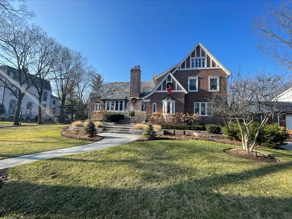 118 Akenside Rd, Riverside, IL 60546