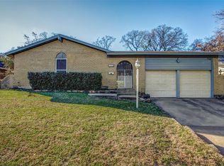 1512 Barron Ln, Fort Worth, TX 76112