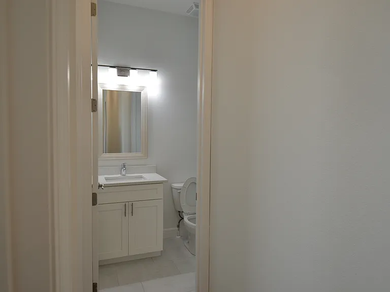 5728 Biscayne Ct — Photo 20