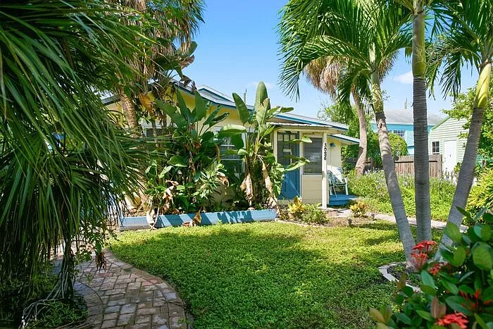 1 bed, 1.0 bath, 425 sqft, $1,695 — Photo 2