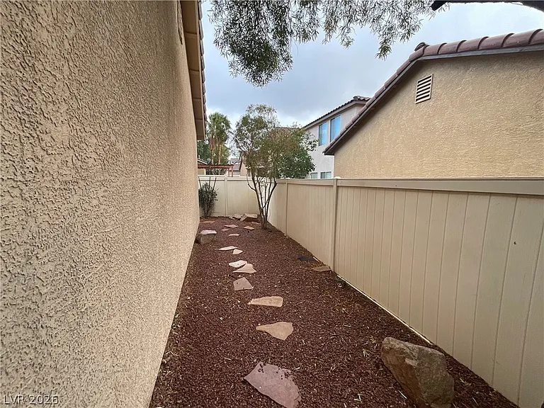 10841 Paradise Rd — Photo 33
