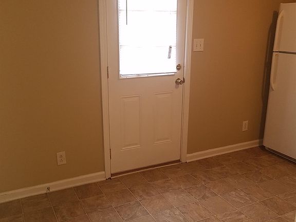 4th image of 450 Martha Ln APT B