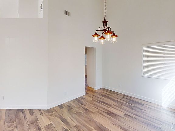 5th image of 10999 Applewood Ln