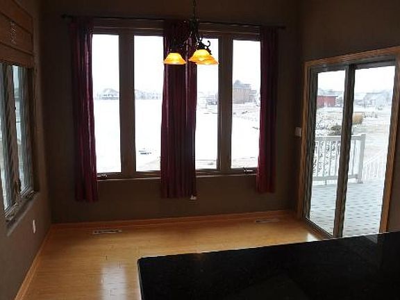 4th image of 3690 Lakeshore Dr