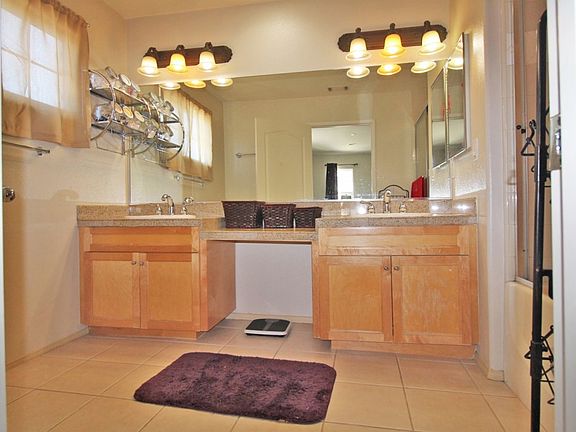 5th image of 14570 Fox St Unit 4