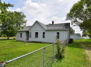 1002 S Madison St, Staunton, IL 62088