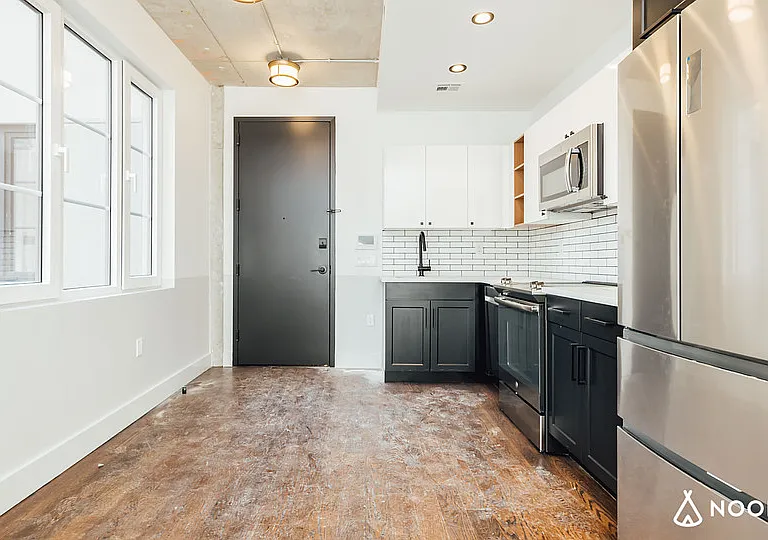 31-19 37th St #4C — Photo 2